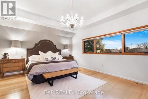 223 Jennings Cres, Oakville, ON - Indoor Photo Showing Bedroom