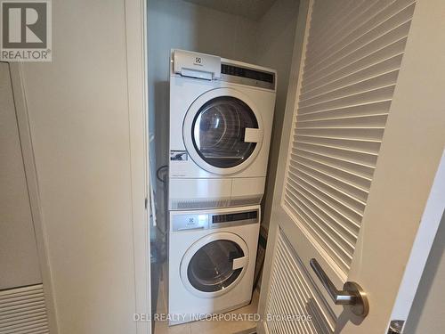 511 - 12 Bonnycastle Street, Toronto, ON - Indoor Photo Showing Laundry Room