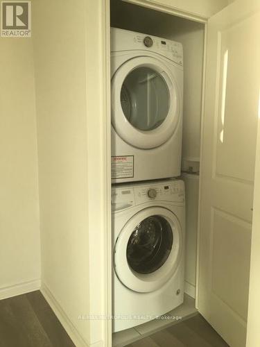604 - 39 Annie Craig Drive, Toronto, ON - Indoor Photo Showing Laundry Room