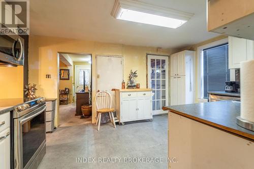 32 Wellington St, Orangeville, ON - Indoor Photo Showing Kitchen