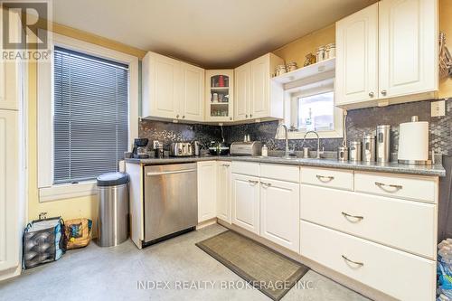 32 Wellington Street, Orangeville, ON - Indoor Photo Showing Kitchen