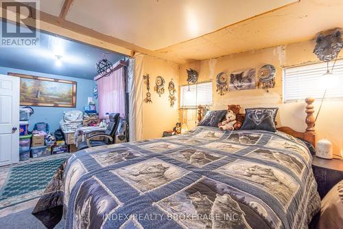 32 Wellington St, Orangeville, ON - Indoor Photo Showing Bedroom