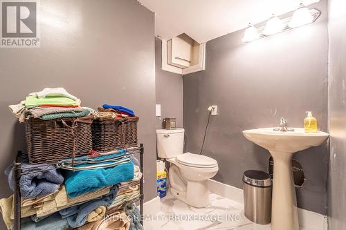 32 Wellington St, Orangeville, ON - Indoor Photo Showing Bathroom
