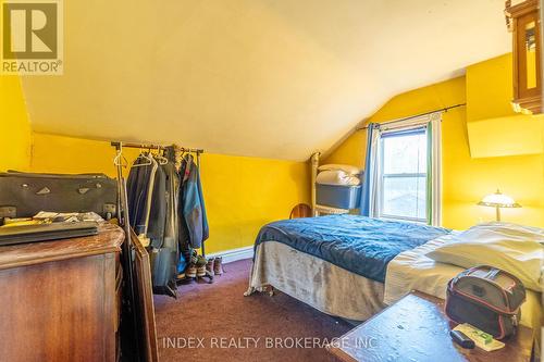 32 Wellington Street, Orangeville, ON - Indoor Photo Showing Bedroom