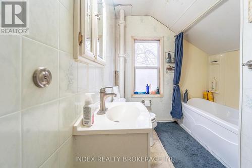32 Wellington Street, Orangeville, ON - Indoor Photo Showing Bathroom