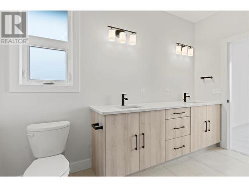 3770 Turnbull Road, West Kelowna, BC - Indoor Photo Showing Bathroom