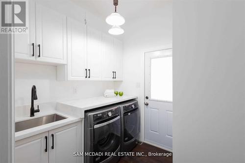 1099 Hedge Drive, Mississauga, ON - Indoor Photo Showing Laundry Room
