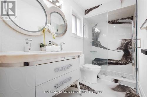 1099 Hedge Drive, Mississauga, ON - Indoor Photo Showing Bathroom