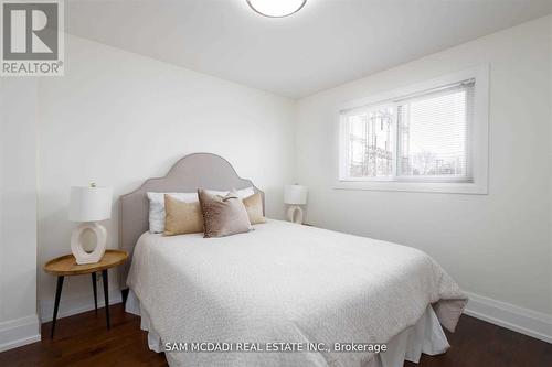 1099 Hedge Dr, Mississauga, ON - Indoor Photo Showing Bedroom