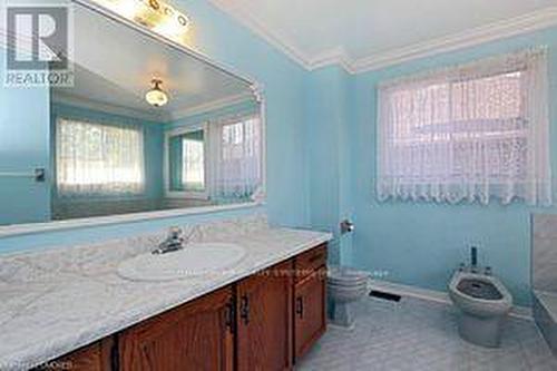 2 - 2470 Wynten Way, Oakville, ON - Indoor Photo Showing Bathroom