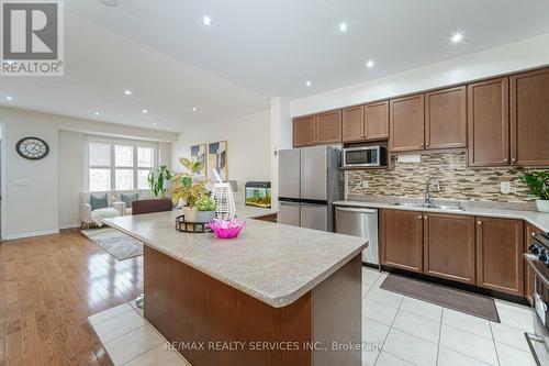 17 Birchfield Cres, Caledon, ON - Indoor Photo Showing Kitchen With Double Sink With Upgraded Kitchen