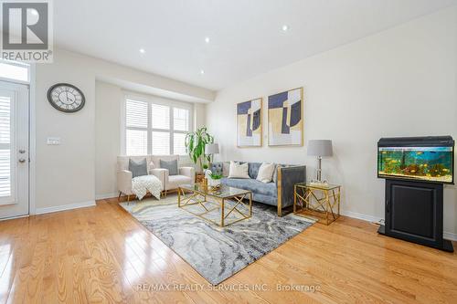 17 Birchfield Crescent, Caledon, ON - Indoor Photo Showing Living Room