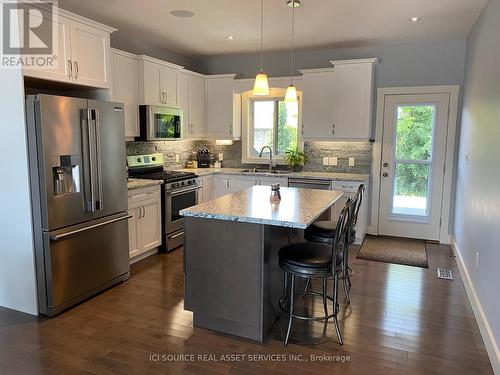 348 Peirson Ave, Saugeen Shores, ON - Indoor Photo Showing Kitchen With Upgraded Kitchen