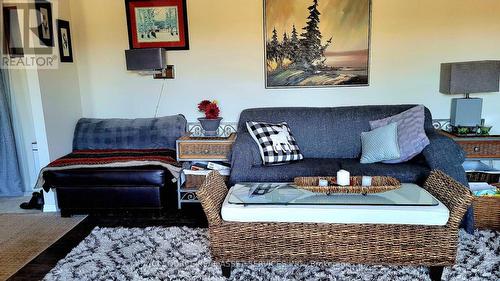7 Pawlett Road, Mckellar, ON - Indoor Photo Showing Living Room