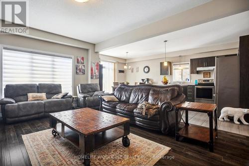 2823 Asima Dr, London, ON - Indoor Photo Showing Living Room