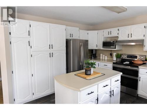 4733 Halliwell Avenue, Terrace, BC - Indoor Photo Showing Kitchen