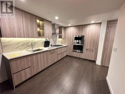 707 4890 Lougheed Highway, Burnaby, BC - Indoor Photo Showing Kitchen With Upgraded Kitchen