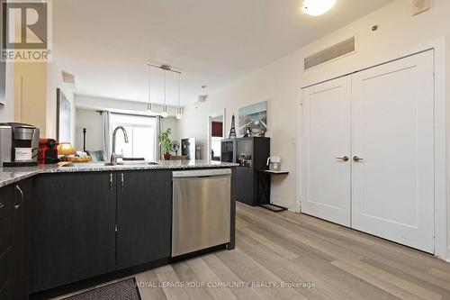 #320 -28 Prince Regent St, Markham, ON - Indoor Photo Showing Kitchen With Upgraded Kitchen
