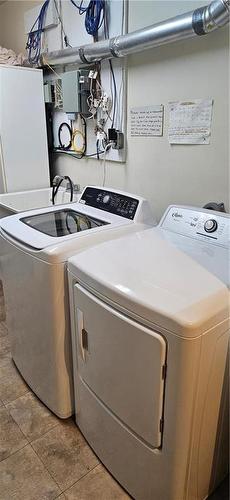 23 4Th Street Ne, Hamiota, MB - Indoor Photo Showing Laundry Room