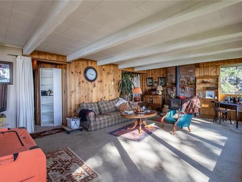 9929 Southlands Dr, Pender Island, BC - Indoor Photo Showing Other Room