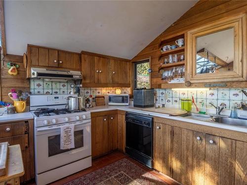 9929 Southlands Dr, Pender Island, BC - Indoor Photo Showing Kitchen With Double Sink