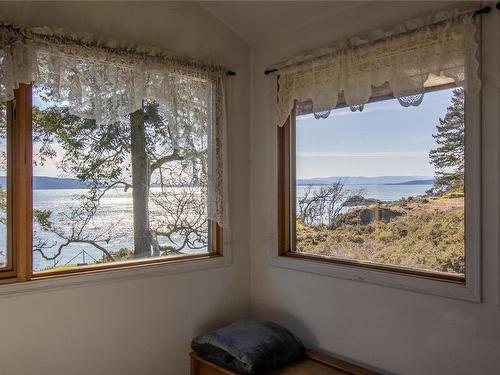 9929 Southlands Dr, Pender Island, BC - Indoor Photo Showing Other Room