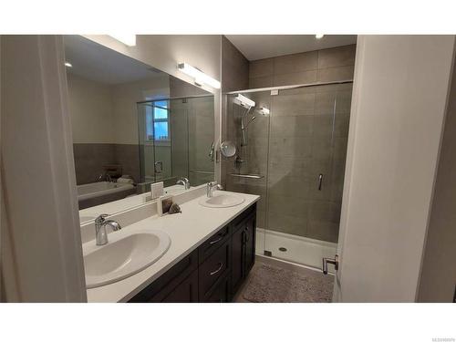 520 Bickford Way, Mill Bay, BC - Indoor Photo Showing Bathroom