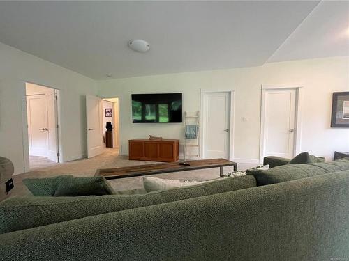 520 Bickford Way, Mill Bay, BC - Indoor Photo Showing Living Room