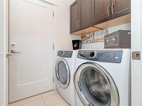 520 Bickford Way, Mill Bay, BC - Indoor Photo Showing Laundry Room