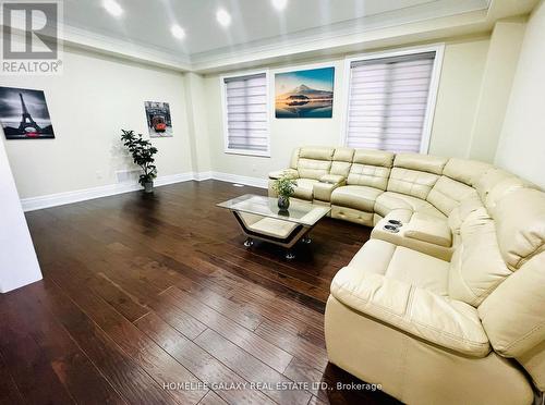 56 Highlands Blvd, Cavan Monaghan, ON - Indoor Photo Showing Living Room