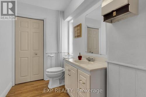 389 King Street E, Gananoque, ON - Indoor Photo Showing Bathroom