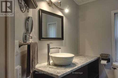 12 Prince Edward Drive, Springwater, ON - Indoor Photo Showing Bathroom