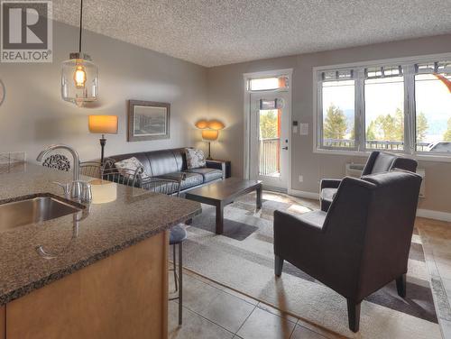 400 Bighorn Boulevard Unit# 425 C, Radium Hot Springs, BC - Indoor Photo Showing Living Room