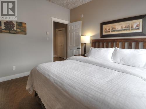 400 Bighorn Boulevard Unit# 425 C, Radium Hot Springs, BC - Indoor Photo Showing Bedroom