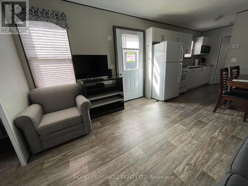 #34 -1235 Villiers Line, Otonabee-South Monaghan, ON - Indoor Photo Showing Living Room