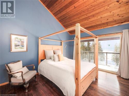 260 Bradley Drive, Northern Bruce Peninsula, ON - Indoor Photo Showing Bedroom