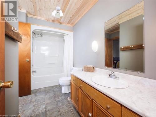 260 Bradley Drive, Northern Bruce Peninsula, ON - Indoor Photo Showing Bathroom