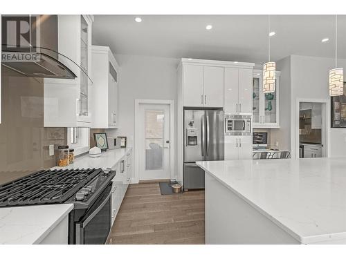 1306 Mine Hill Drive, Kelowna, BC - Indoor Photo Showing Kitchen With Upgraded Kitchen