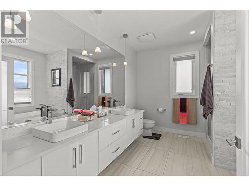 1306 Mine Hill Drive, Kelowna, BC - Indoor Photo Showing Bathroom
