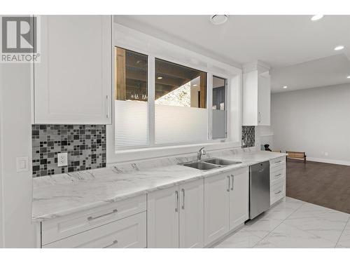 1306 Mine Hill Drive, Kelowna, BC - Indoor Photo Showing Kitchen With Double Sink