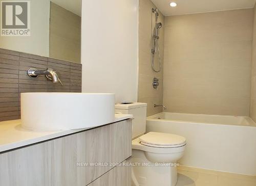 2812 - 161 Roehampton Avenue, Toronto, ON - Indoor Photo Showing Bathroom