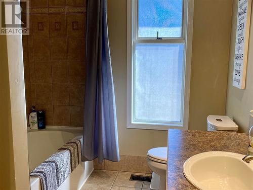 1501 40 Avenue, Vernon, BC - Indoor Photo Showing Bathroom