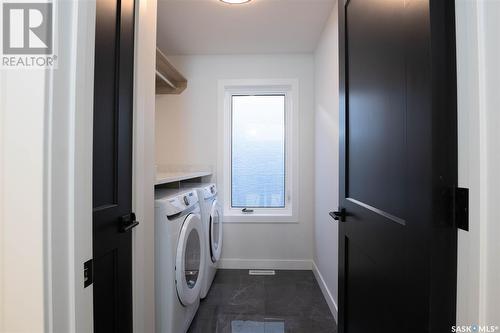 124 Durham Drive, Regina, SK - Indoor Photo Showing Laundry Room