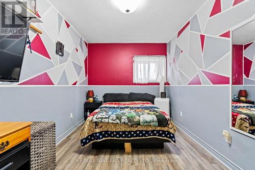 4855 Maple St, Niagara Falls, ON - Indoor Photo Showing Bedroom