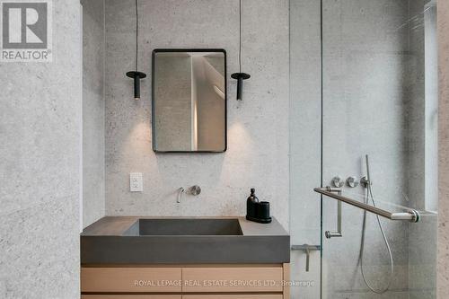 29 Constance St, Toronto, ON - Indoor Photo Showing Bathroom