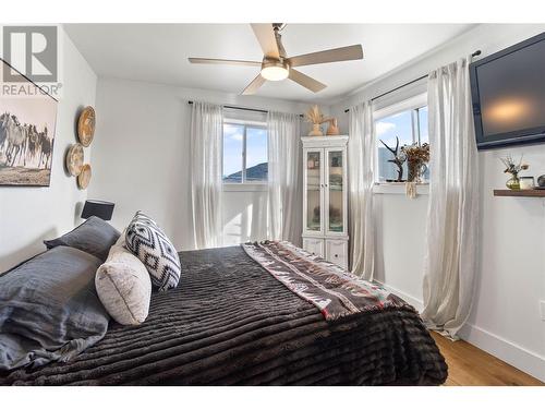 5110 10 Avenue Sw, Salmon Arm, BC - Indoor Photo Showing Bedroom