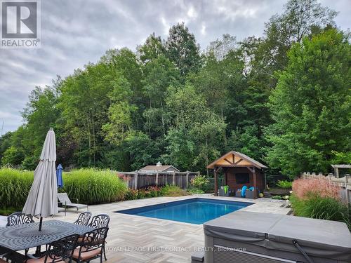 29 Stapleton Pl, Barrie, ON - Outdoor With In Ground Pool