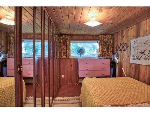 230 Ricardo Rd, Gabriola Island, BC - Indoor Photo Showing Bedroom