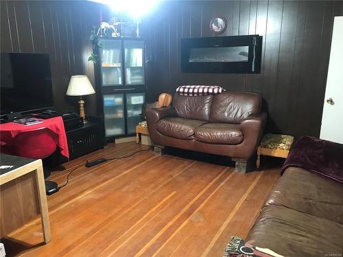4594 Burde St, Port Alberni, BC - Indoor Photo Showing Living Room