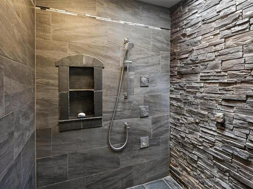1323 Cherry Point Rd, Cowichan Bay, BC - Indoor Photo Showing Bathroom